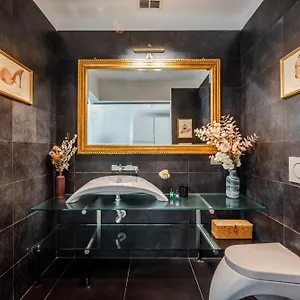 Appartement The Boutique - Iconic In Galleria Duomo With Private Parking